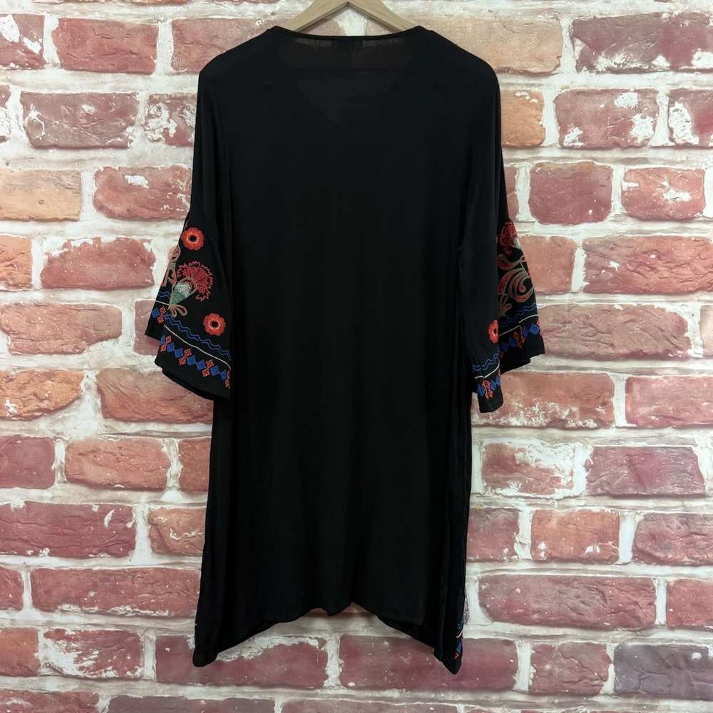 Umgee Dress Womens M Black Boho Floral Abstract Embroidered Crinkle Bell Sleeves - Picture 2 of 9